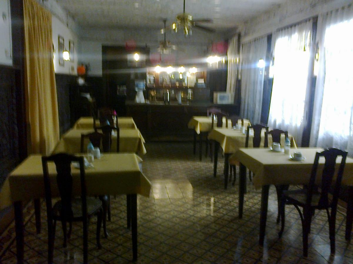 Hotel Plaza Tres Arroyos Eksteriør billede
